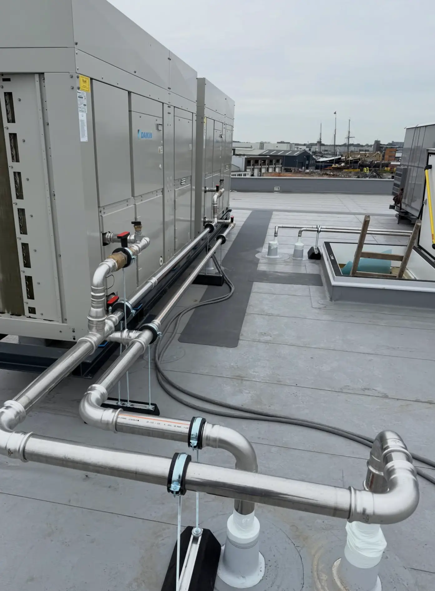 Klimaatinstallatie op dak